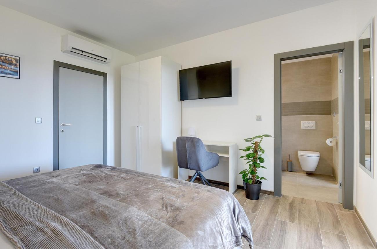 Villa Ula In Pula With Heated Pool And Sauna 외부 사진