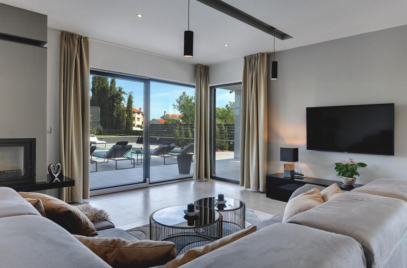 Villa Ula In Pula With Heated Pool And Sauna 외부 사진